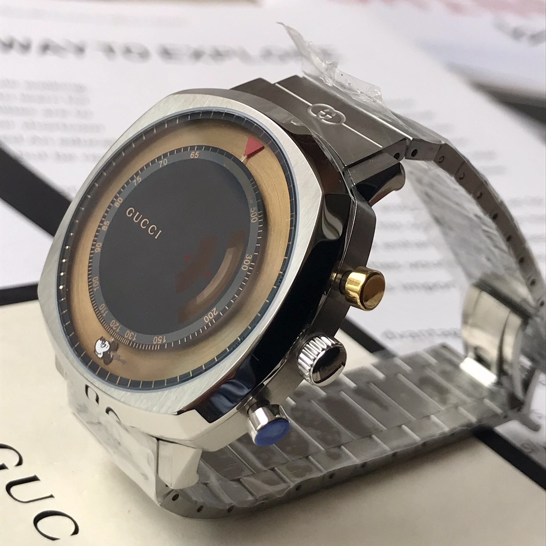Gucci Grip 黑金雙色表盤精鋼腕錶 個性跳時款| 12 Gucci Grip 黑金雙色表盤精鋼腕錶 個性跳時款