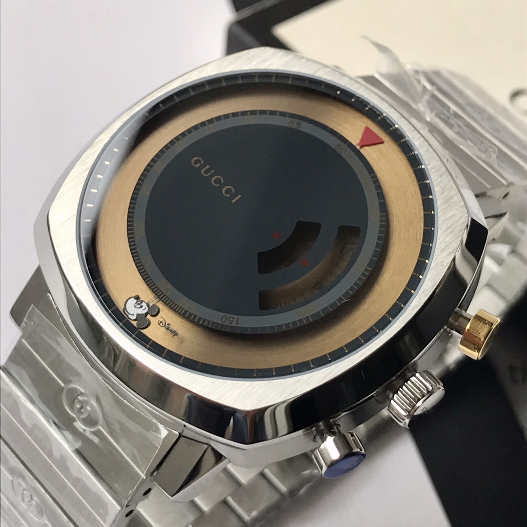 Gucci Grip 黑金雙色表盤精鋼腕錶 個性跳時款| 9 Gucci Grip 黑金雙色表盤精鋼腕錶 個性跳時款