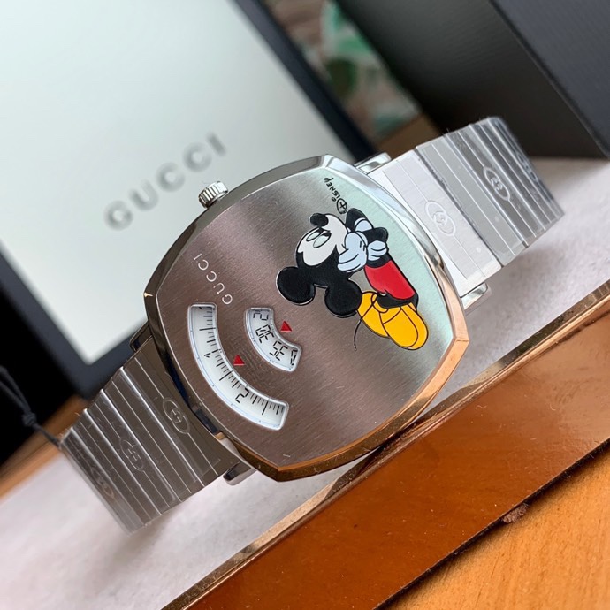 Gucci Grip Disney 米奇聯名精鋼腕錶 銀色鋼帶款| 14 Gucci Grip Disney 米奇聯名精鋼腕錶 銀色鋼帶款