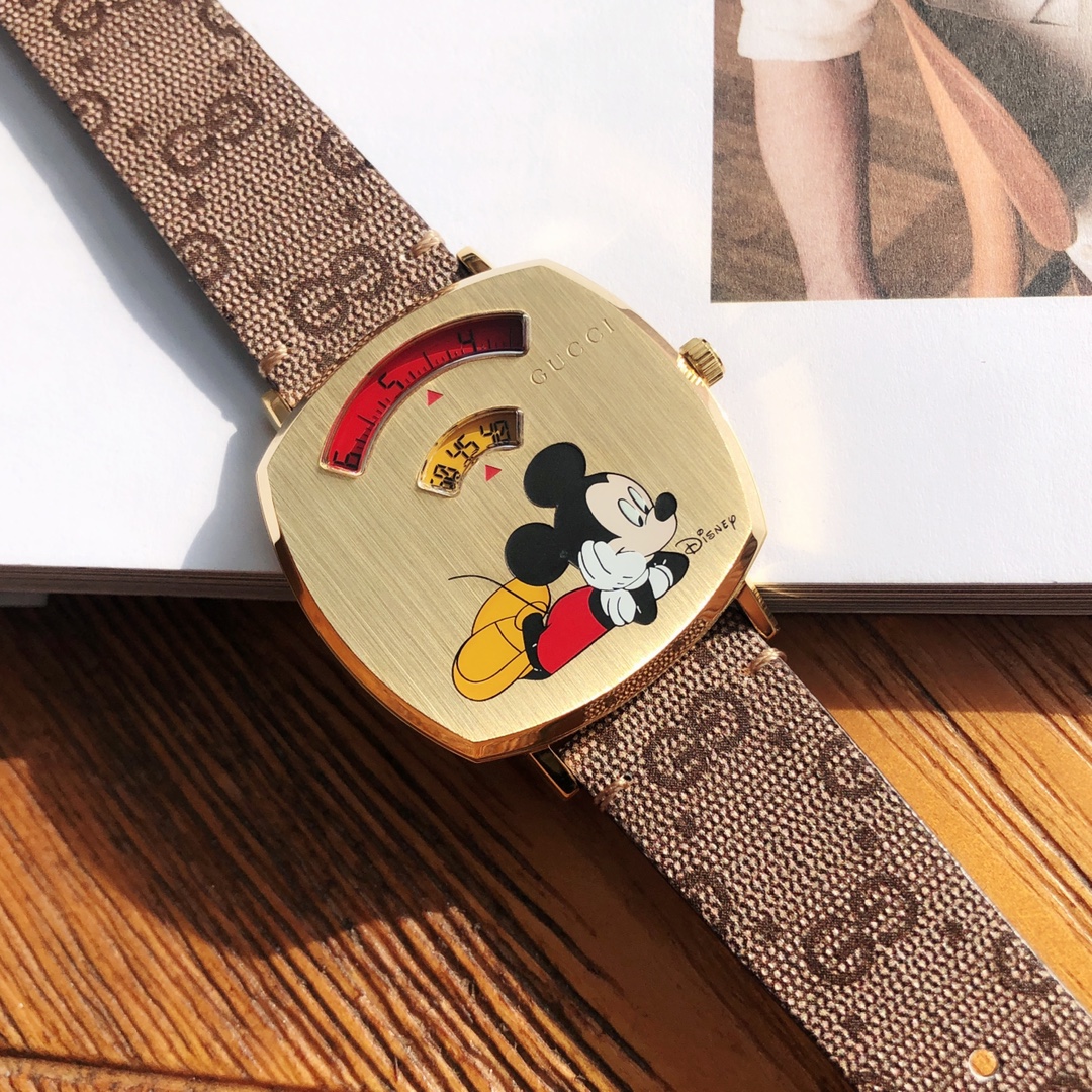 Gucci Grip Disney 米奇聯名GG帆布錶帶腕錶 復古款