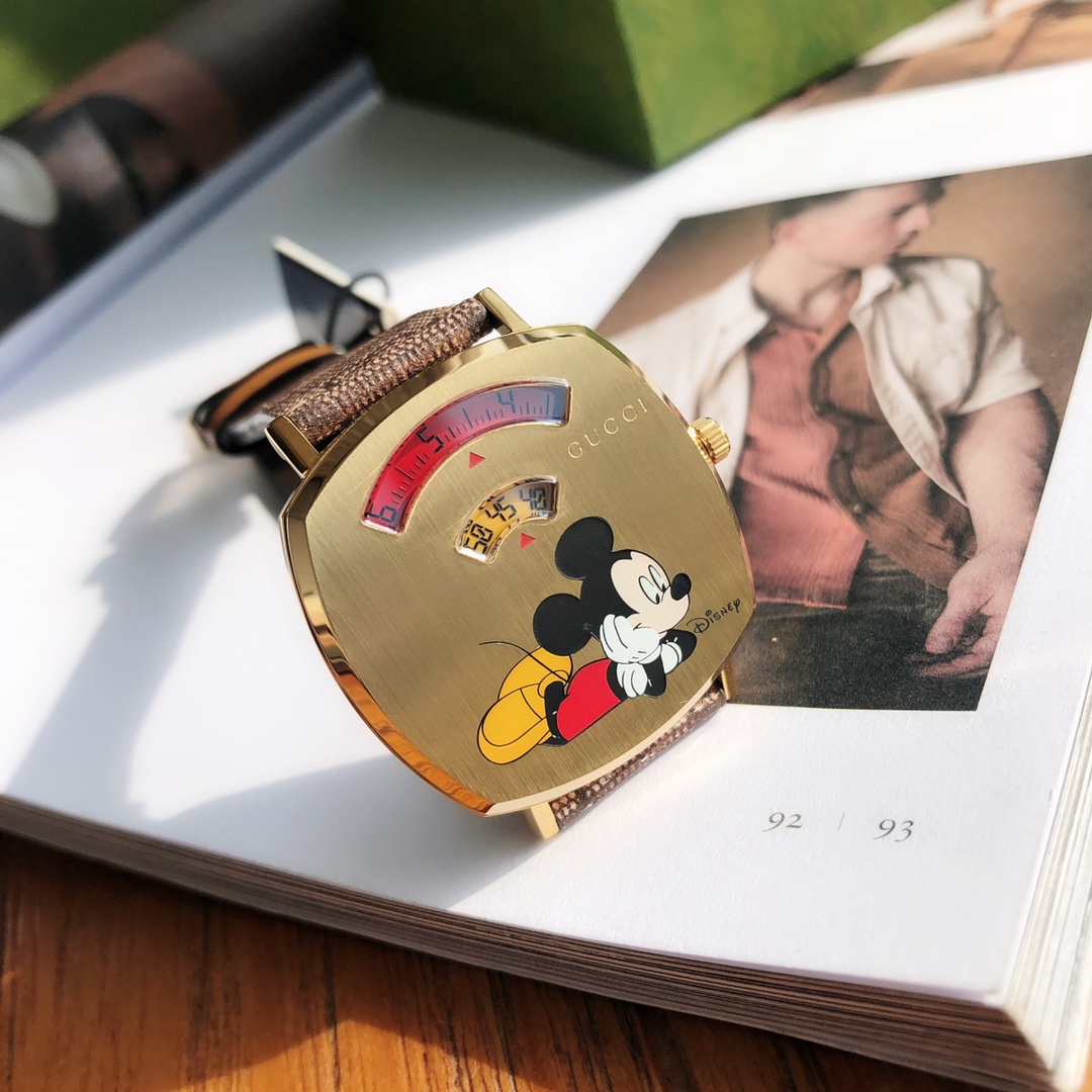 Gucci Grip Disney 米奇聯名GG帆布錶帶腕錶 復古款| 11 Gucci Grip Disney 米奇聯名GG帆布錶帶腕錶 復古款