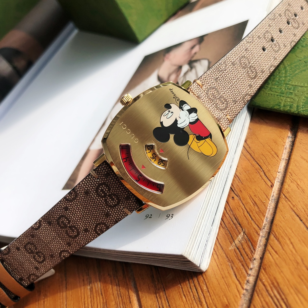 Gucci Grip Disney 米奇聯名GG帆布錶帶腕錶 復古款| 10 Gucci Grip Disney 米奇聯名GG帆布錶帶腕錶 復古款