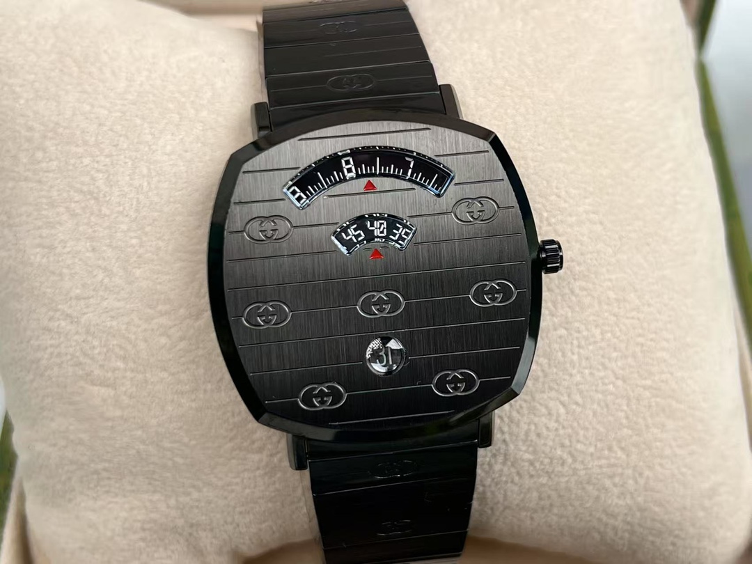 Gucci Grip 黑色GG壓紋精鋼腕錶 全黑潮流款