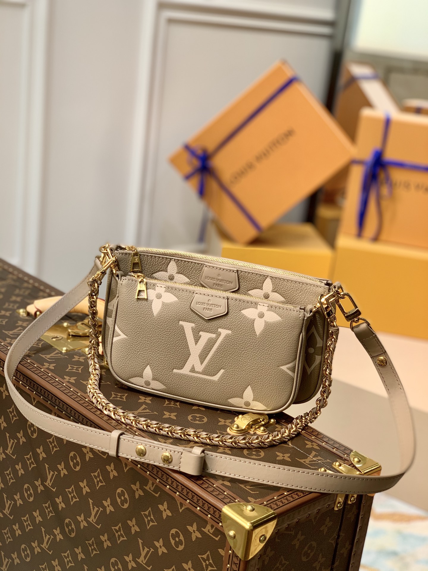 LV 一比一经典压纹链条单肩包 卡其色Mini腋下包 女士百搭斜挎小包