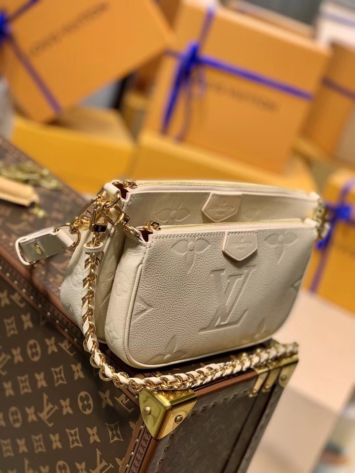 LV 原单米白压纹链条腋下包 Mini单肩斜挎包 女士轻奢百搭小方包| 12 LV 原单米白压纹链条腋下包 Mini单肩斜挎包 女士轻奢百搭小方包