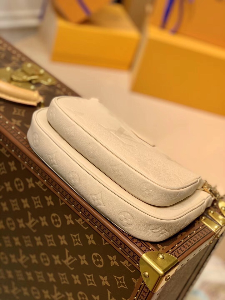 LV 原单米白压纹链条腋下包 Mini单肩斜挎包 女士轻奢百搭小方包| 11 LV 原单米白压纹链条腋下包 Mini单肩斜挎包 女士轻奢百搭小方包