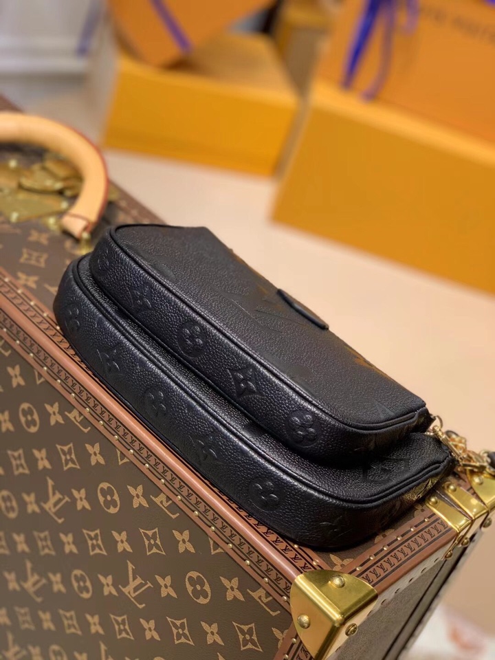 LV 高仿黑色压纹链条腋下包 Mini单肩斜挎包 女士百搭经典小包款| 11 LV 高仿黑色压纹链条腋下包 Mini单肩斜挎包 女士百搭经典小包款