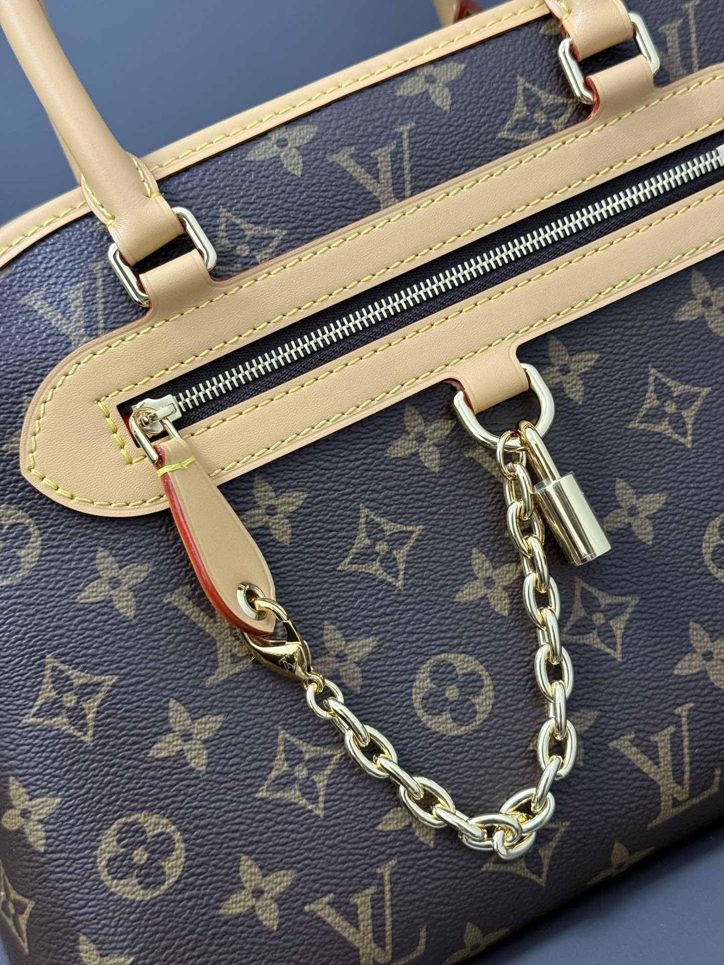 LV高仿女士鏈條包翻蓋設計復古時尚百搭款| 8 LV高仿女士鏈條包翻蓋設計復古時尚百搭款