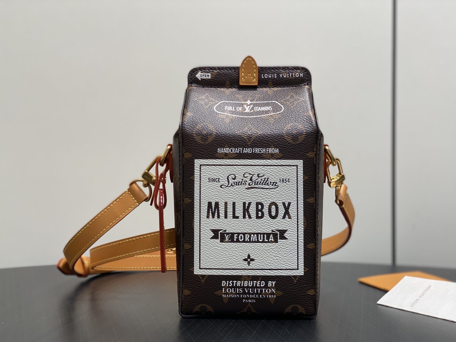 LV一比一女士斜背包Milk Box設計個性潮流百搭款| 3 LV一比一女士斜背包Milk Box設計個性潮流百搭款