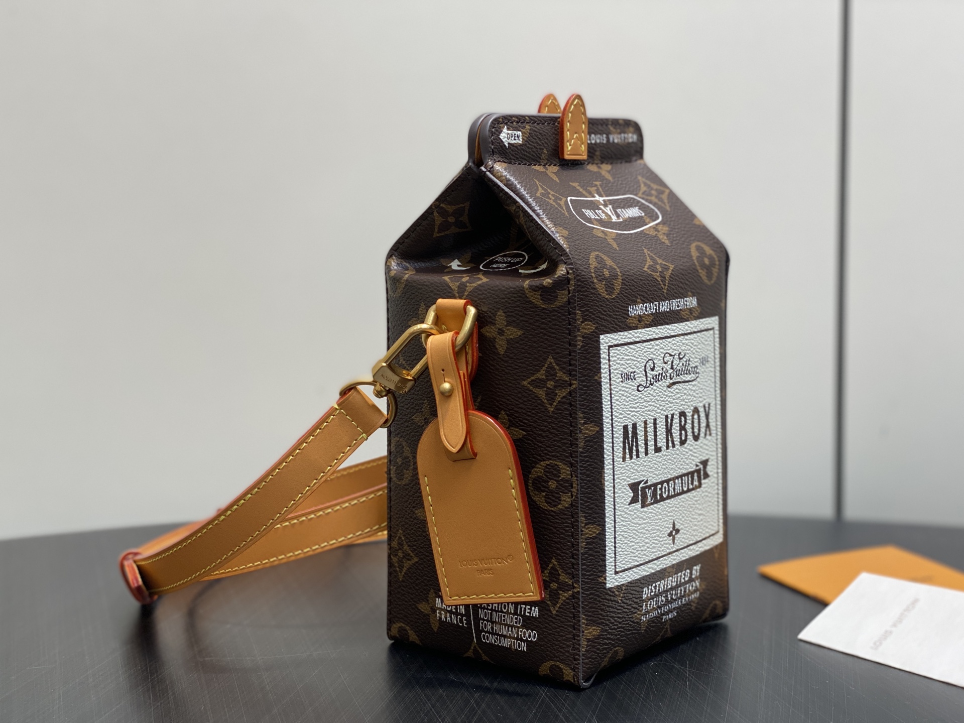 LV一比一女士斜背包Milk Box設計個性潮流百搭款