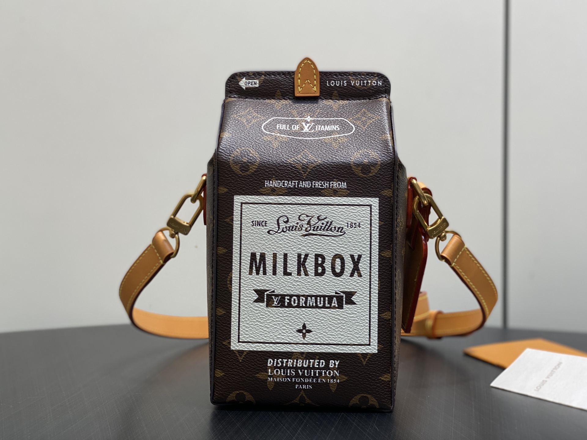 LV一比一女士斜背包Milk Box設計個性潮流百搭款