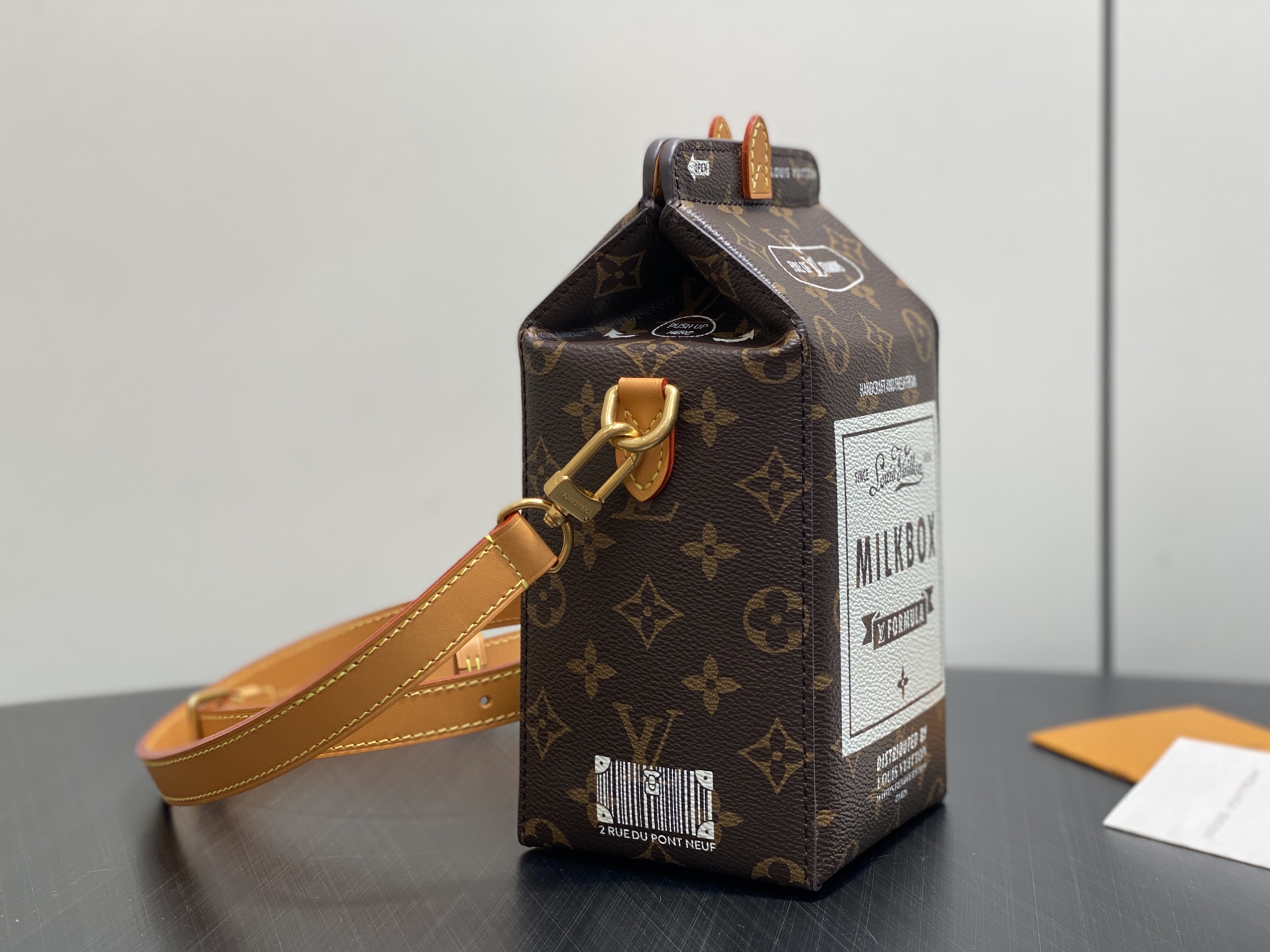 LV一比一女士斜背包Milk Box設計個性潮流百搭款