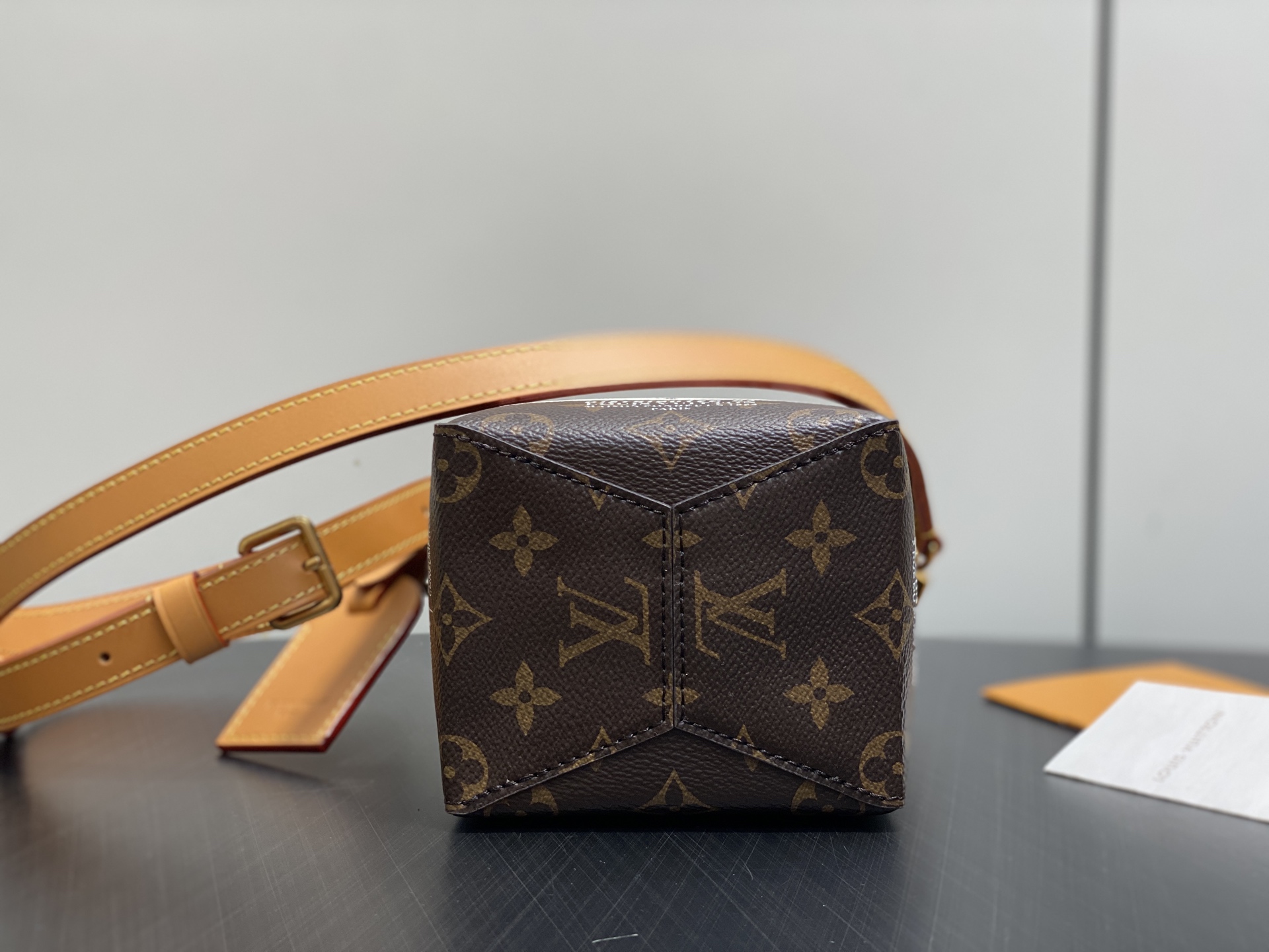 LV一比一女士斜背包Milk Box設計個性潮流百搭款