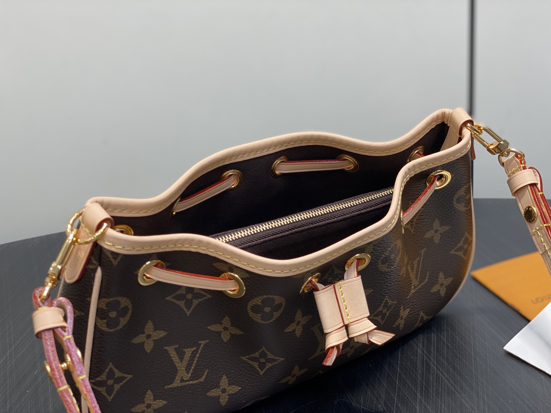LV A貨女士腋下包抽繩設計經典老花百搭款
