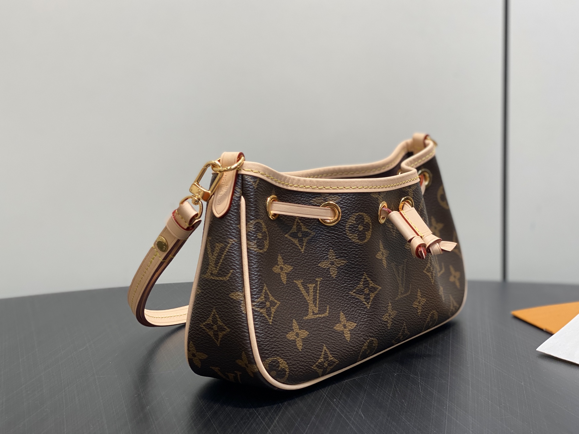 LV A貨女士腋下包抽繩設計經典老花百搭款