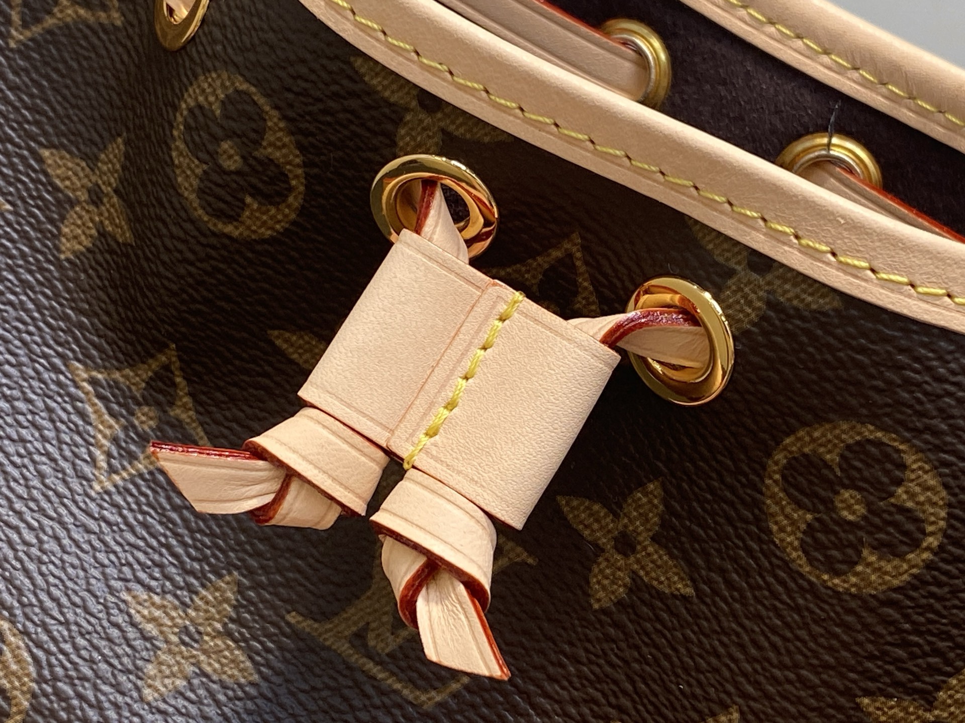 LV A貨女士腋下包抽繩設計經典老花百搭款