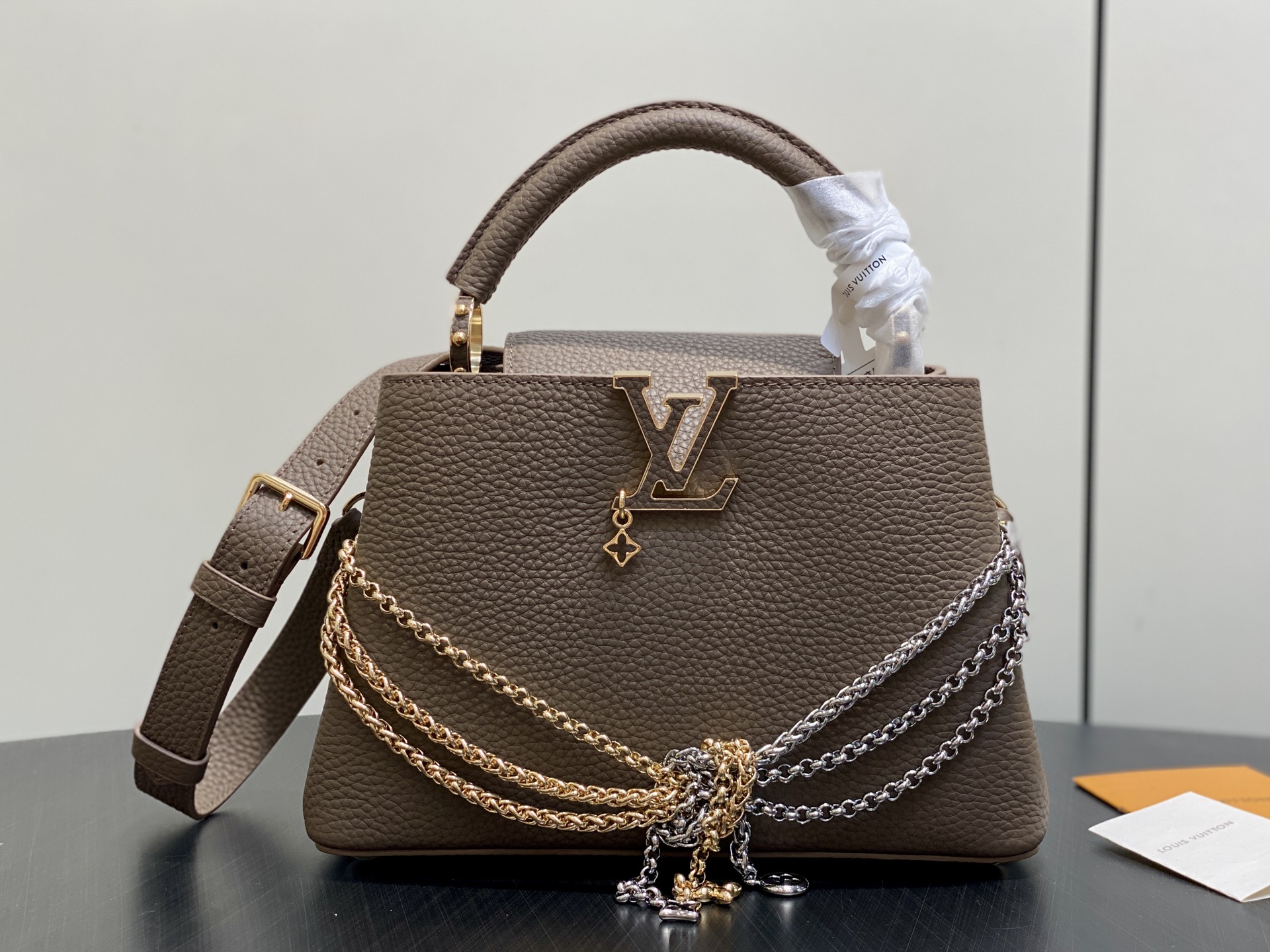 LV A貨女士手提包Capucines灰色設計鏈條裝飾百搭款