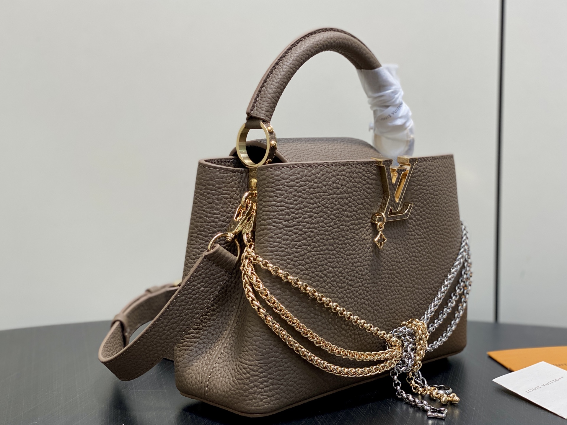 LV A貨女士手提包Capucines灰色設計鏈條裝飾百搭款| 14 LV A貨女士手提包Capucines灰色設計鏈條裝飾百搭款