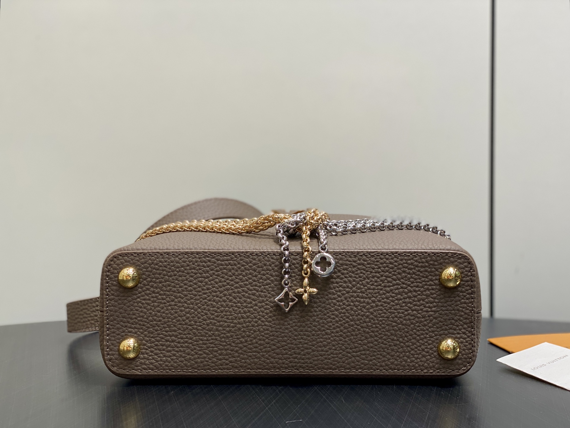 LV A貨女士手提包Capucines灰色設計鏈條裝飾百搭款| 12 LV A貨女士手提包Capucines灰色設計鏈條裝飾百搭款