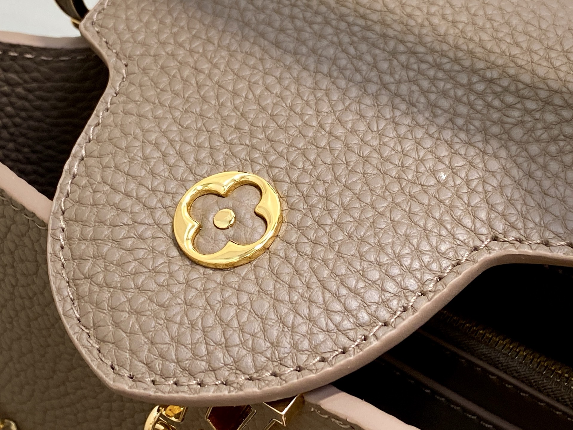 LV A貨女士手提包Capucines灰色設計鏈條裝飾百搭款| 8 LV A貨女士手提包Capucines灰色設計鏈條裝飾百搭款