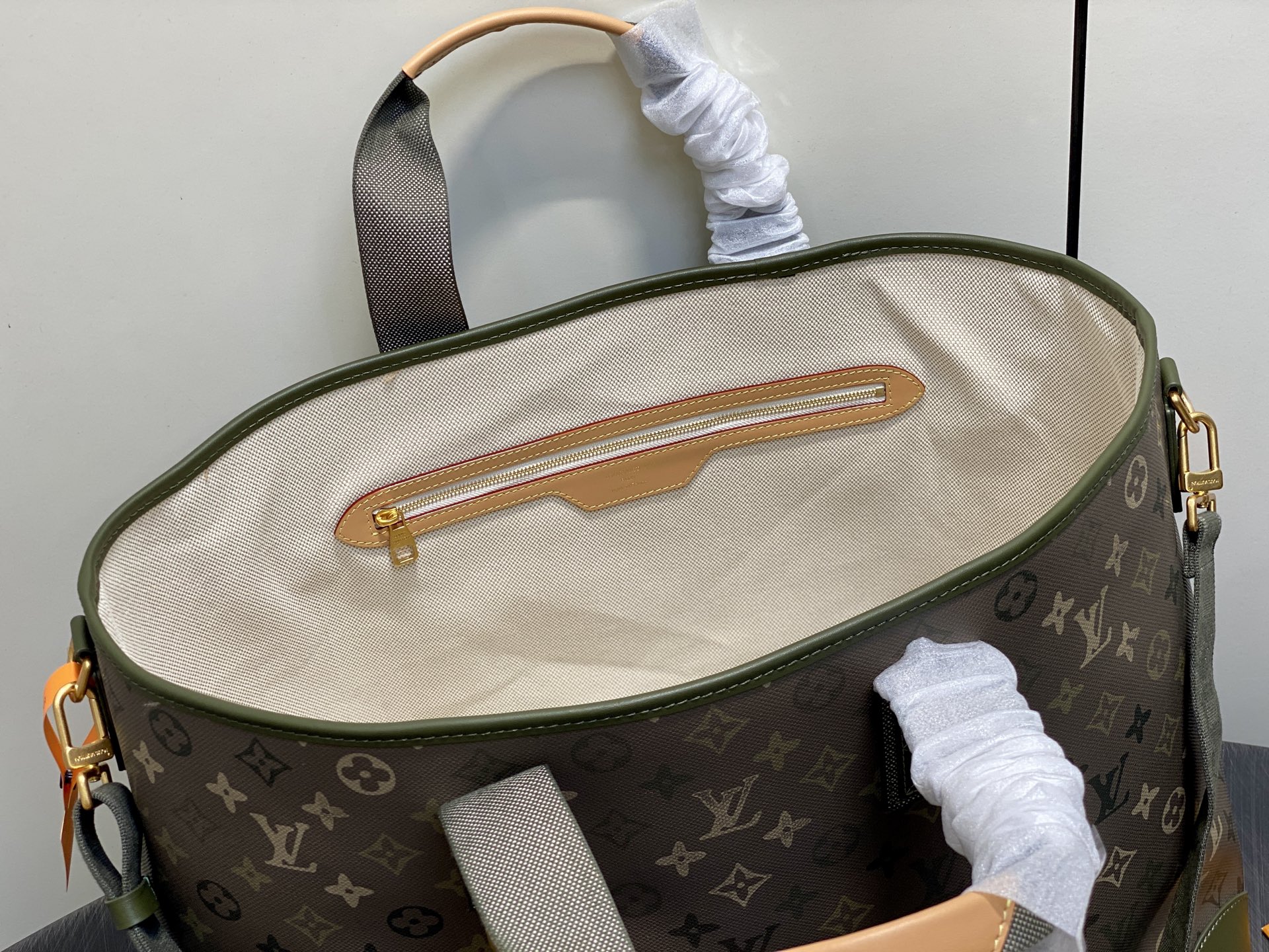 LV一比一托特包灰綠拼接設計大容量通勤百搭款| 9 LV一比一托特包灰綠拼接設計大容量通勤百搭款