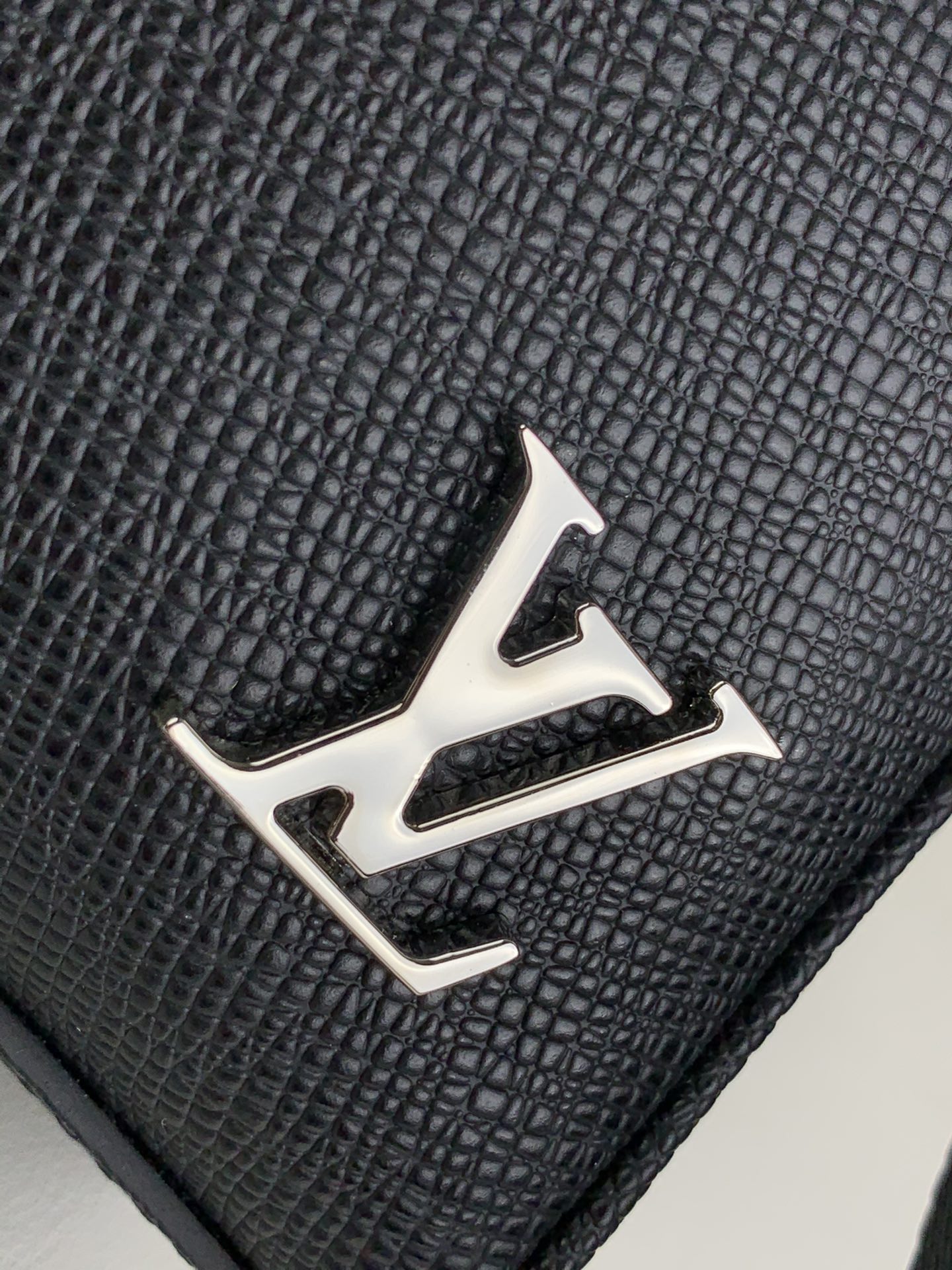 LV A貨黑色公文包商務手提包斜背電腦包款| 9 LV A貨黑色公文包商務手提包斜背電腦包款