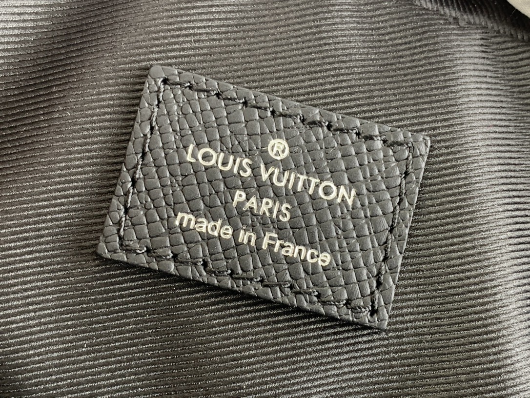 LV A貨黑色公文包商務手提包斜背電腦包款| 7 LV A貨黑色公文包商務手提包斜背電腦包款