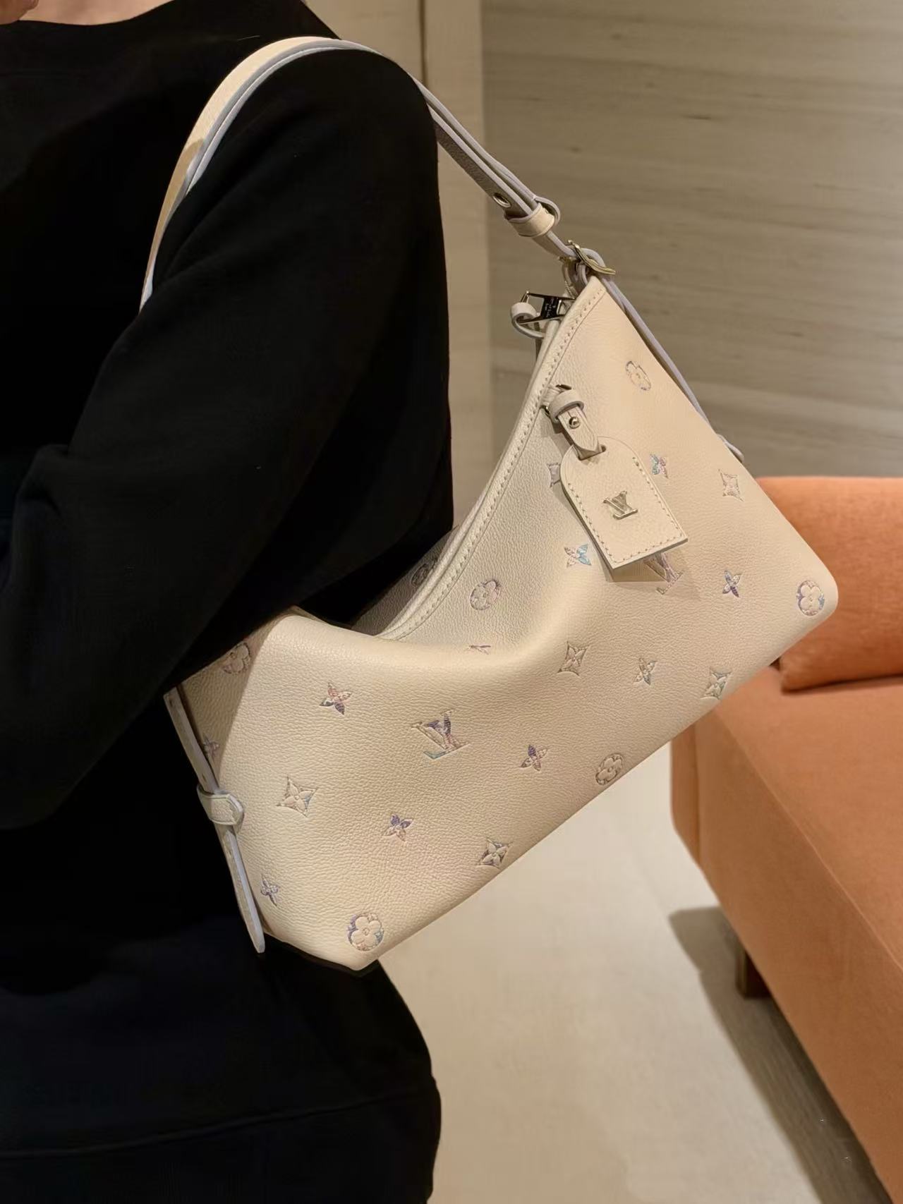 LV 一比一 淡彩Monogram腋下包 女士單肩包休閒百搭款