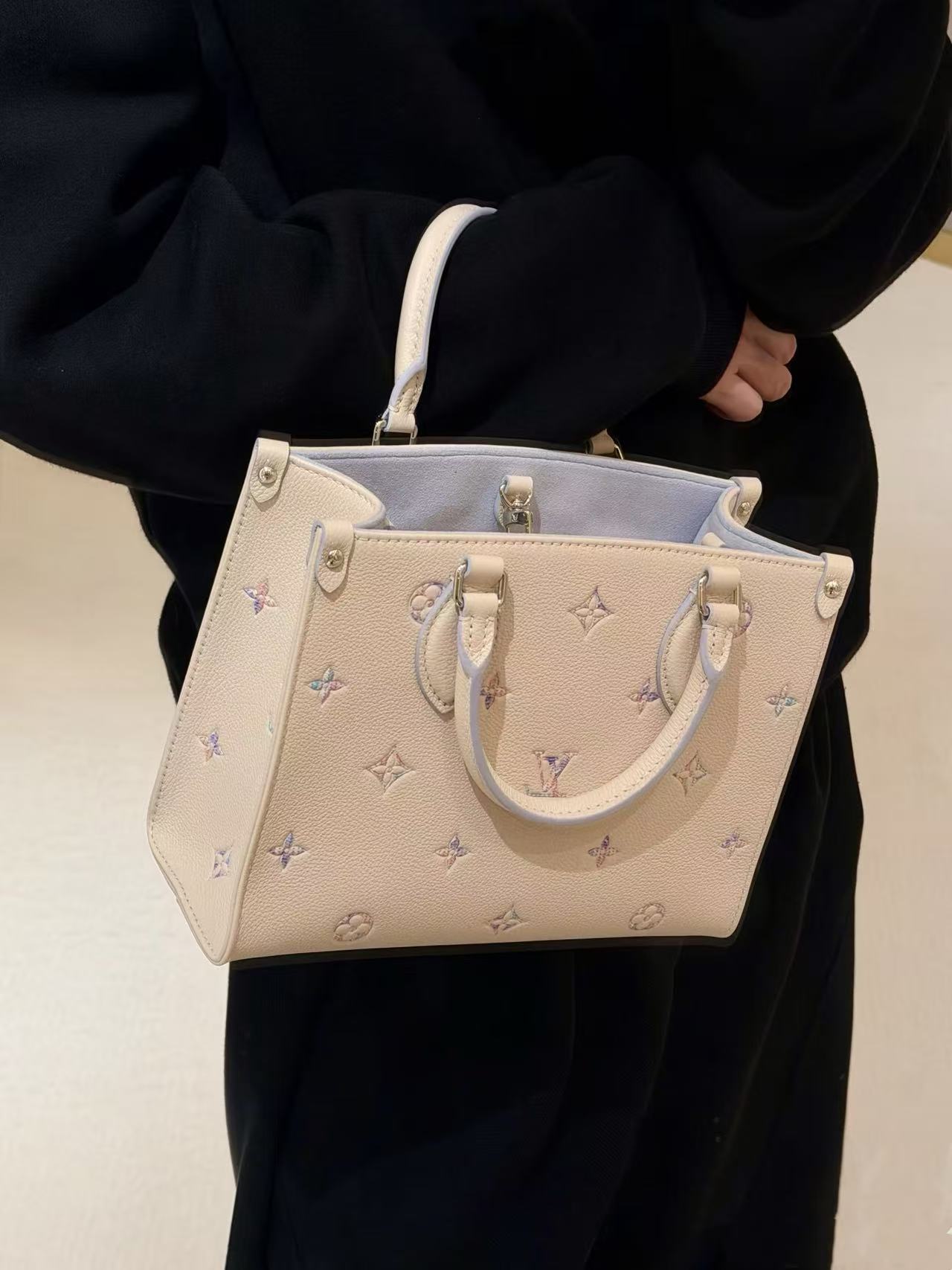 LV 原單 OnTheGo 迷你托特包 米白壓紋手提包| 7 LV 原單 OnTheGo 迷你托特包 米白壓紋手提包