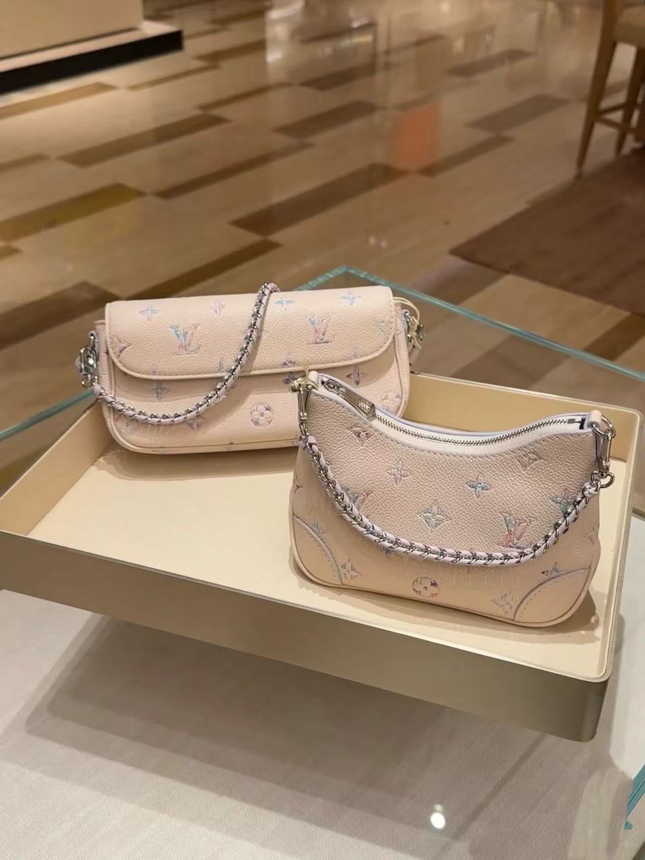 LV 原單 Monogram 迷你肩背包 米白鏈條腋下包