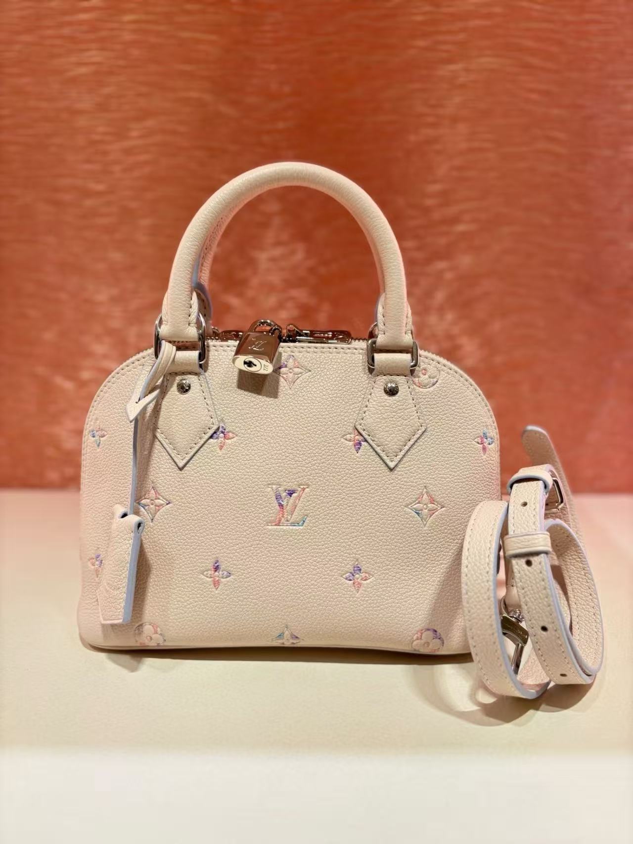 LV 一比一 Alma BB 迷你貝殼包 米白手提斜背包