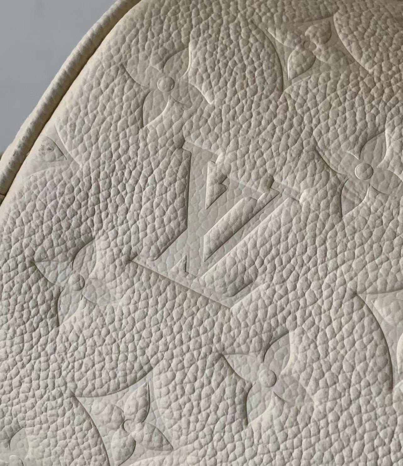 LV 一比一壓紋牛皮胸包 腰包斜背兩用 米白色高級質感款| 8 LV 一比一壓紋牛皮胸包 腰包斜背兩用 米白色高級質感款