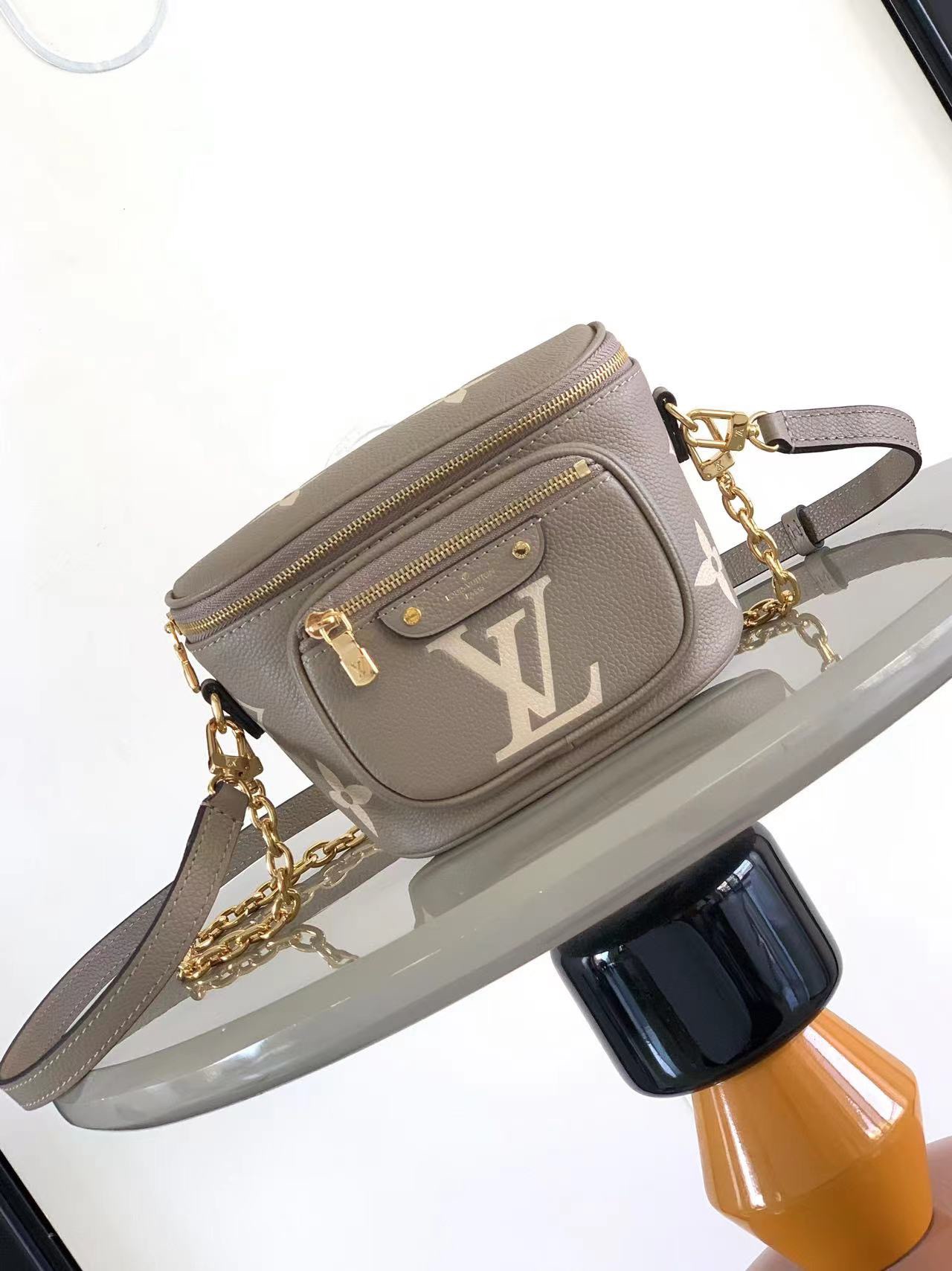 LV 原單大Logo胸包 灰色斜背腰包 時尚休閒百搭款