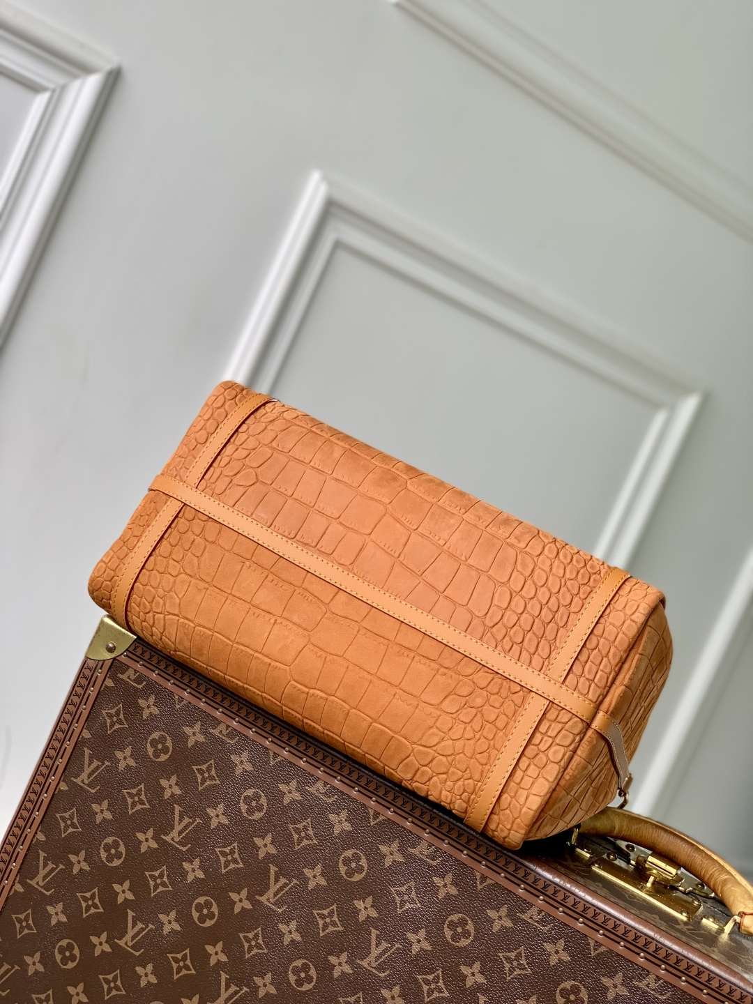LV A貨压纹橙色圆筒包 女士单肩斜背包 高端款| 12 LV A貨压纹橙色圆筒包 女士单肩斜背包 高端款