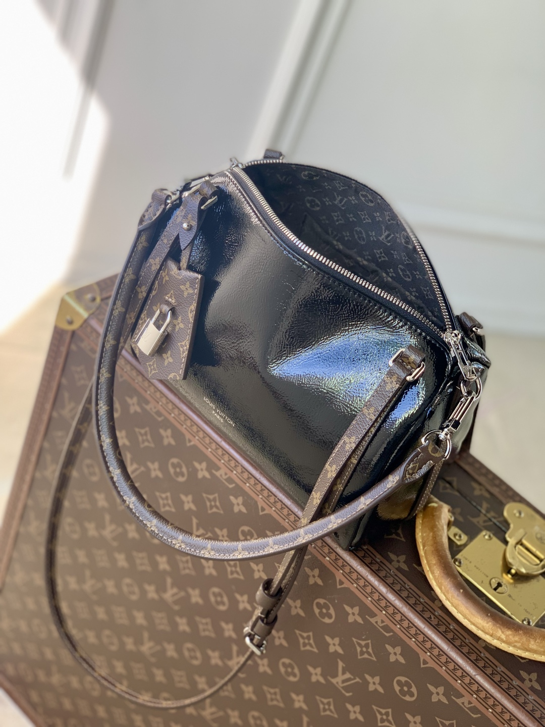 LV 一比一 黑色亮面皮革 手提單肩斜挎包 高級質感款| 7 LV 一比一 黑色亮面皮革 手提單肩斜挎包 高級質感款