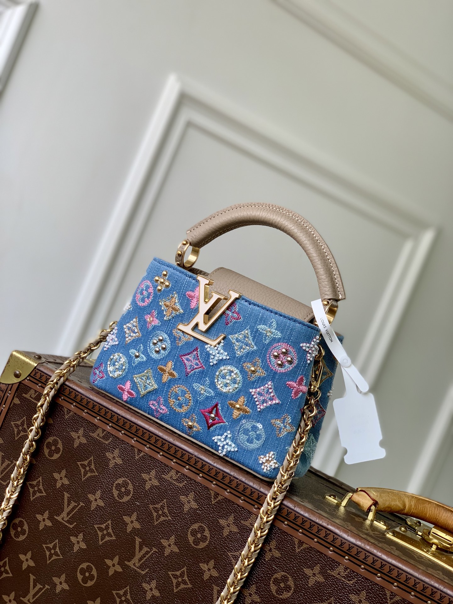 LV 一比一 牛仔刺繡Capucines迷你包 鏈條手提斜挎包