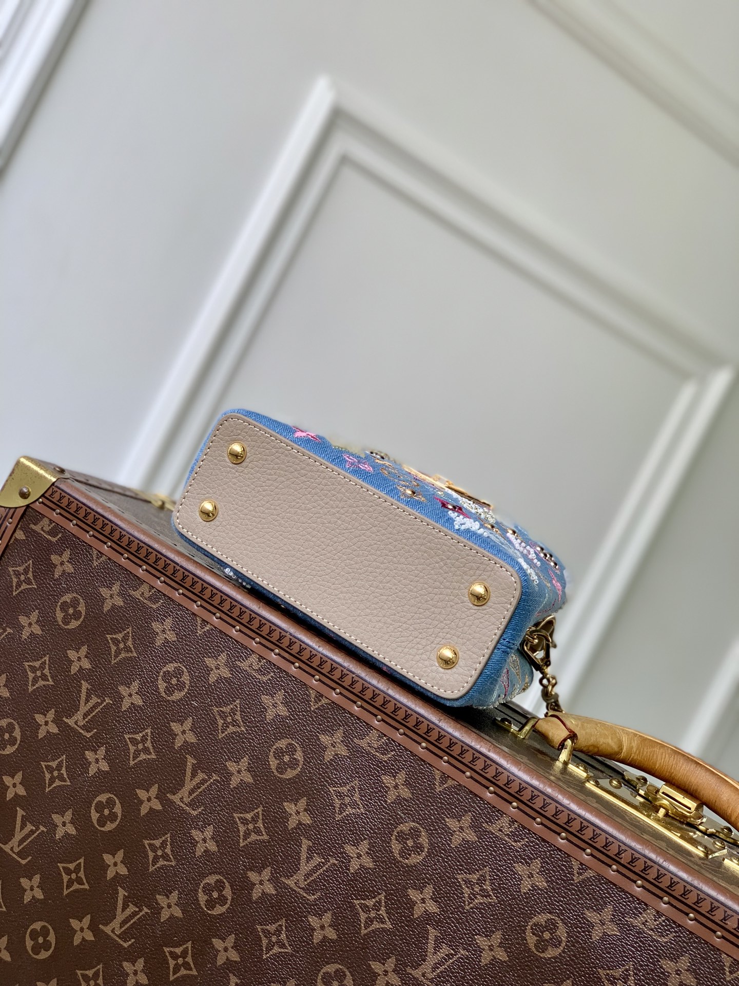 LV 一比一 牛仔刺繡Capucines迷你包 鏈條手提斜挎包| 12 LV 一比一 牛仔刺繡Capucines迷你包 鏈條手提斜挎包