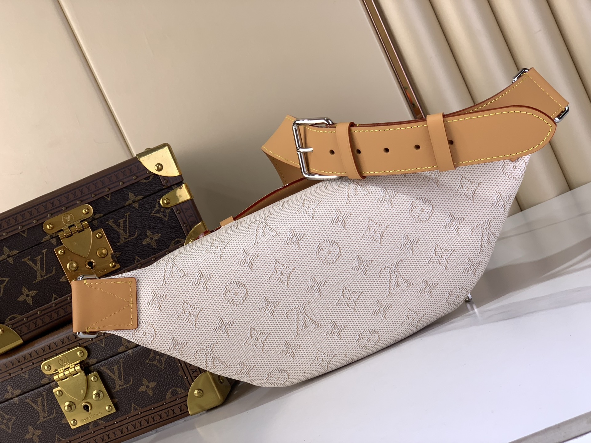 LV 原單 白色老花腰包 胸包斜挎運動包| 11 LV 原單 白色老花腰包 胸包斜挎運動包