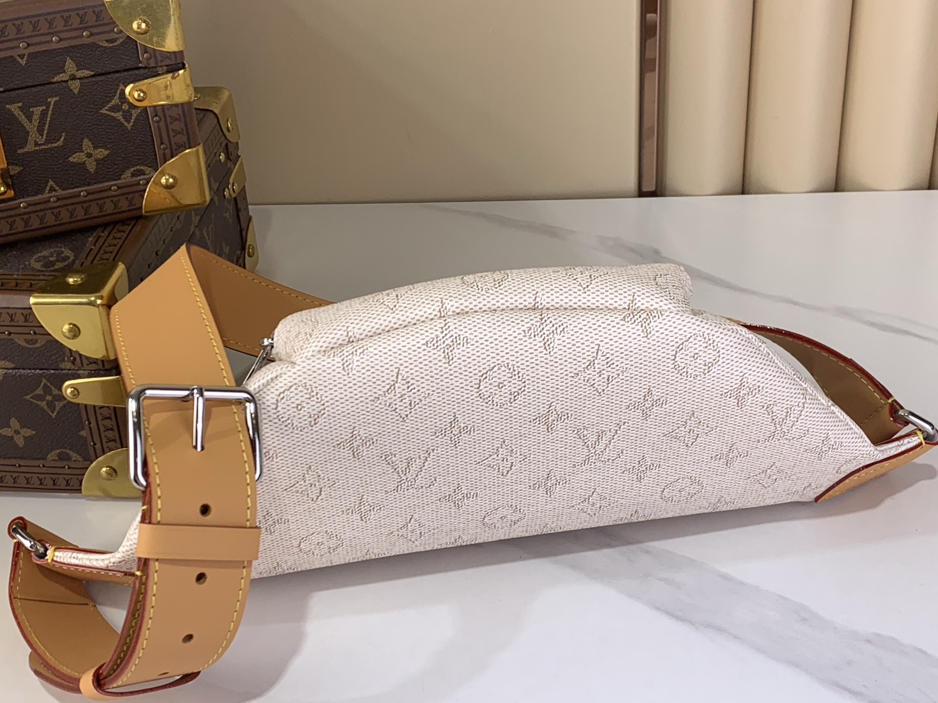 LV 原單 白色老花腰包 胸包斜挎運動包| 10 LV 原單 白色老花腰包 胸包斜挎運動包