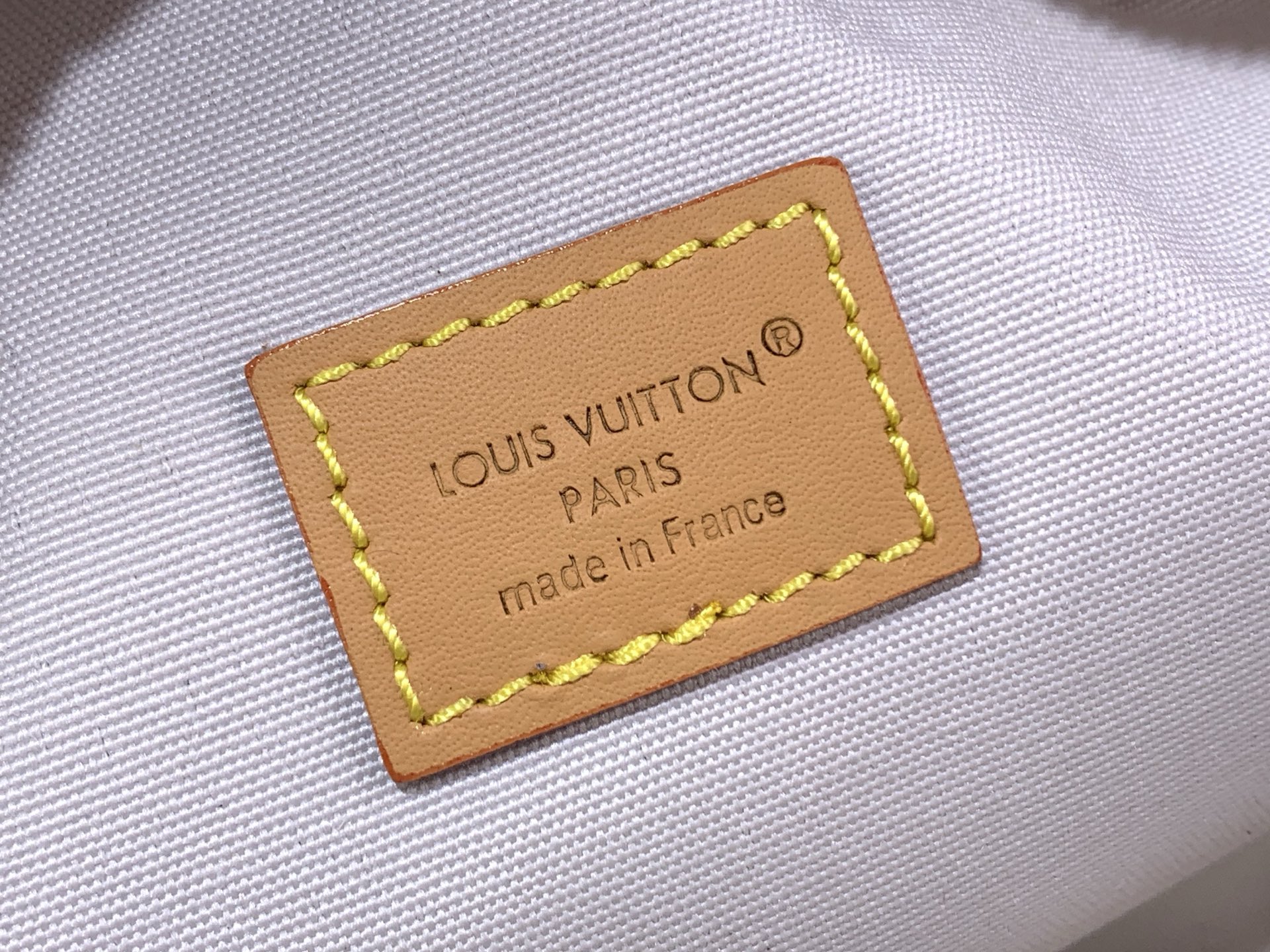 LV 原單 白色老花腰包 胸包斜挎運動包| 6 LV 原單 白色老花腰包 胸包斜挎運動包
