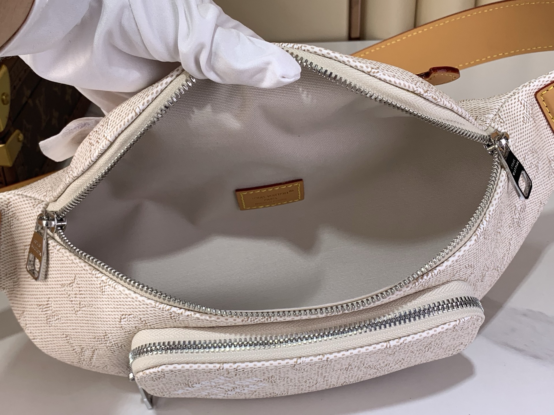 LV 原單 白色老花腰包 胸包斜挎運動包| 5 LV 原單 白色老花腰包 胸包斜挎運動包