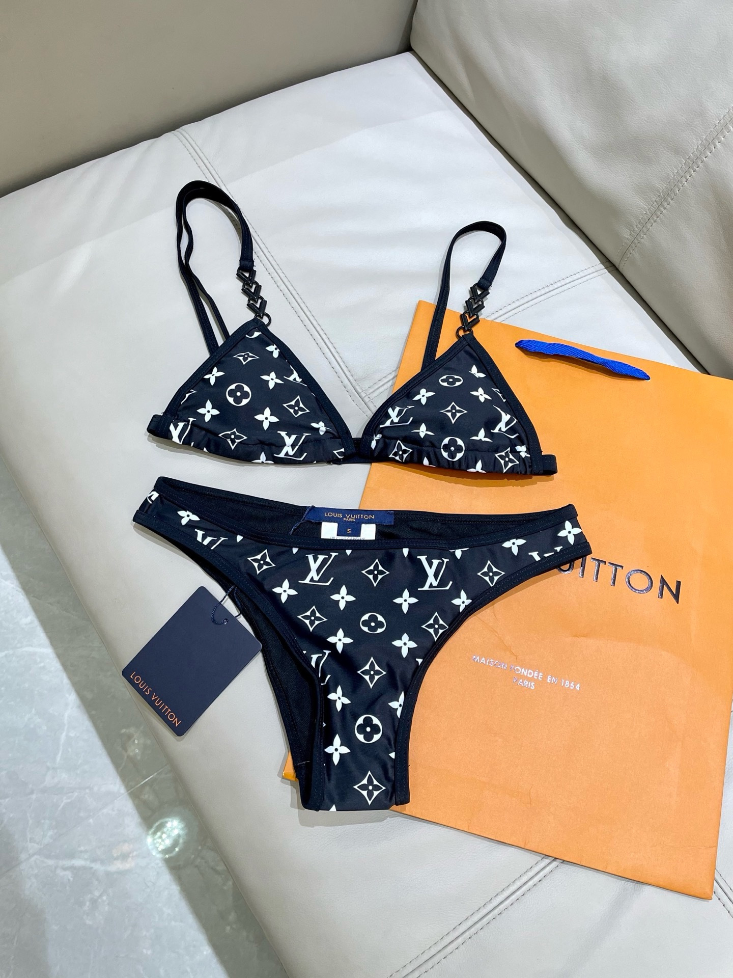LV 高仿 黑色Monogram比基尼套装 性感显瘦分体泳衣