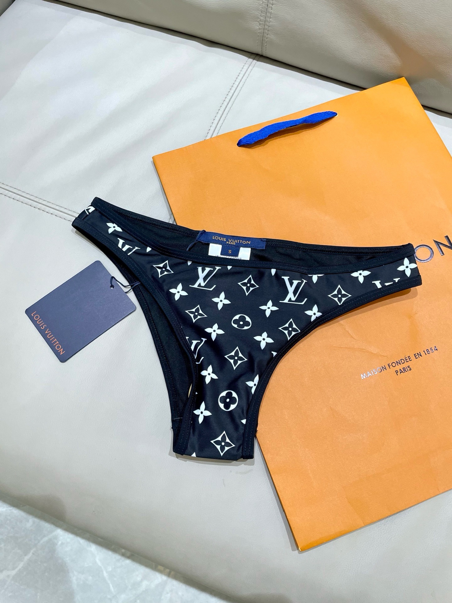 LV 高仿 黑色Monogram比基尼套装 性感显瘦分体泳衣