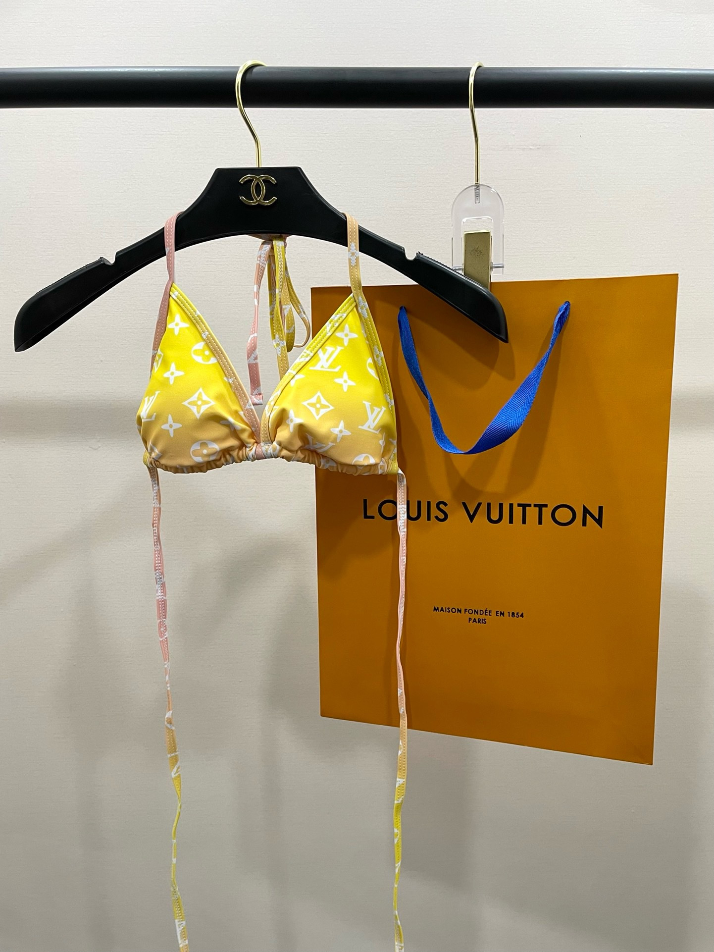 LV 高仿 渐变黄色比基尼套装+罩衫 沙滩度假三件套泳衣| 11 LV 高仿 渐变黄色比基尼套装+罩衫 沙滩度假三件套泳衣