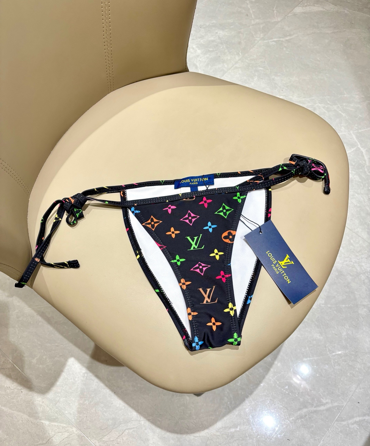 LV 高仿 彩虹老花比基尼套装 性感綁帶分体泳衣| 16 LV 高仿 彩虹老花比基尼套装 性感綁帶分体泳衣