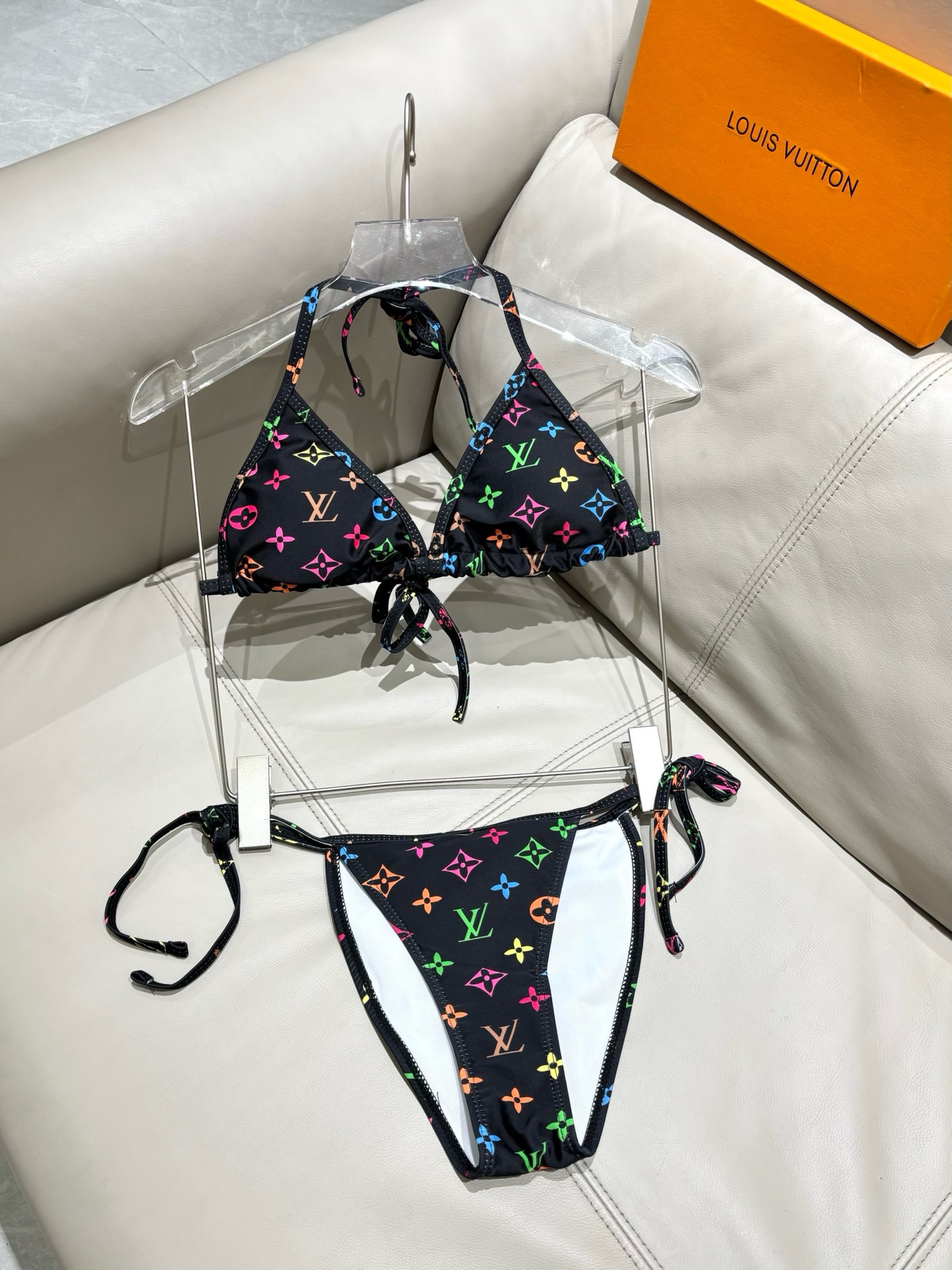 LV 高仿 彩虹老花比基尼套装 性感綁帶分体泳衣| 7 LV 高仿 彩虹老花比基尼套装 性感綁帶分体泳衣