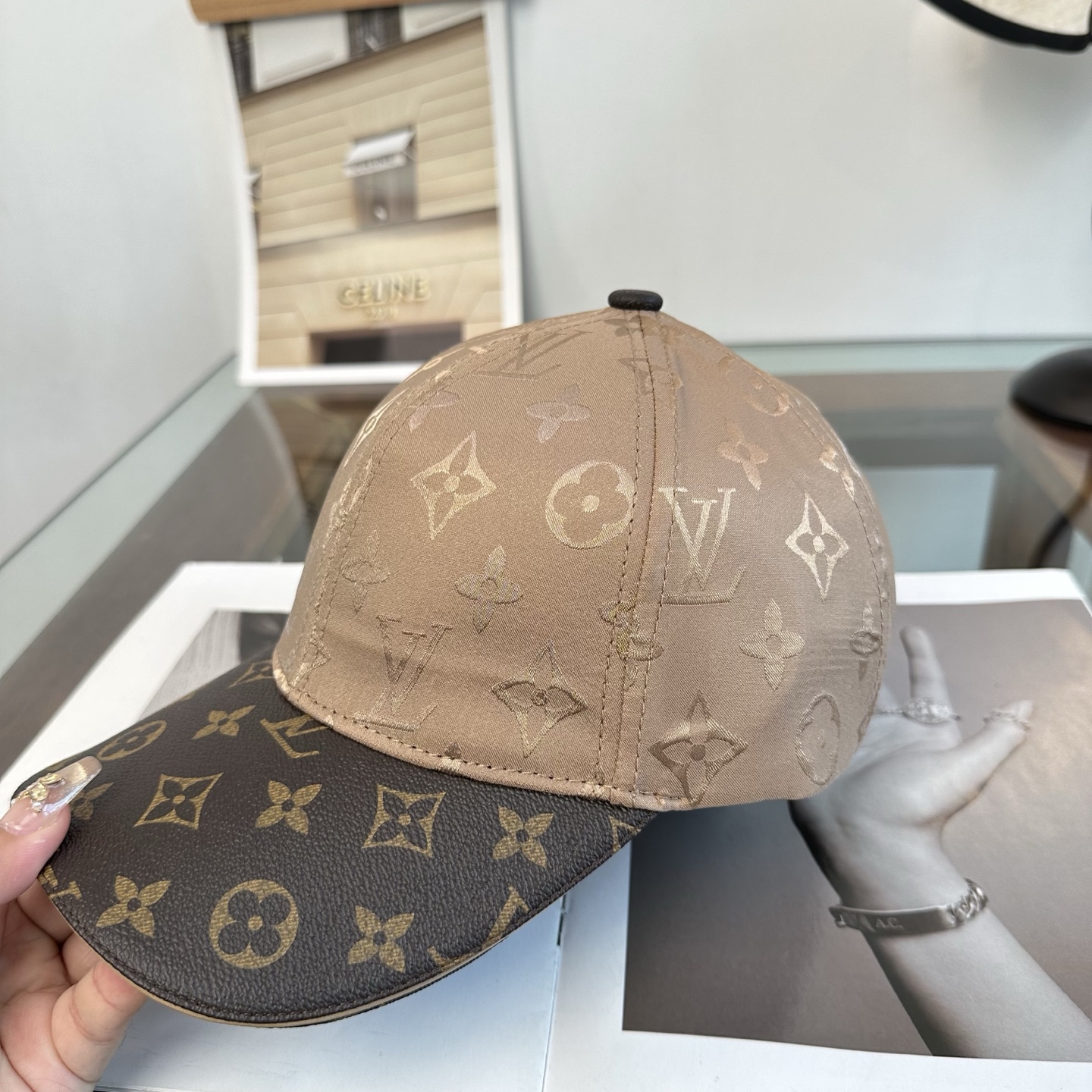 LV高仿卡其拼接老花棒球帽 經典百搭時尚帽| 8 LV高仿卡其拼接老花棒球帽 經典百搭時尚帽