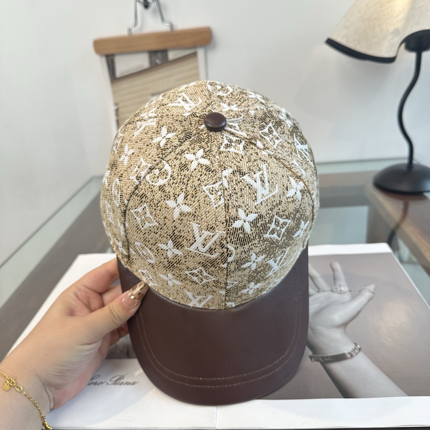 LV高仿卡其老花拼皮棒球帽 Monogram經典百搭遮陽帽| 10 LV高仿卡其老花拼皮棒球帽 Monogram經典百搭遮陽帽