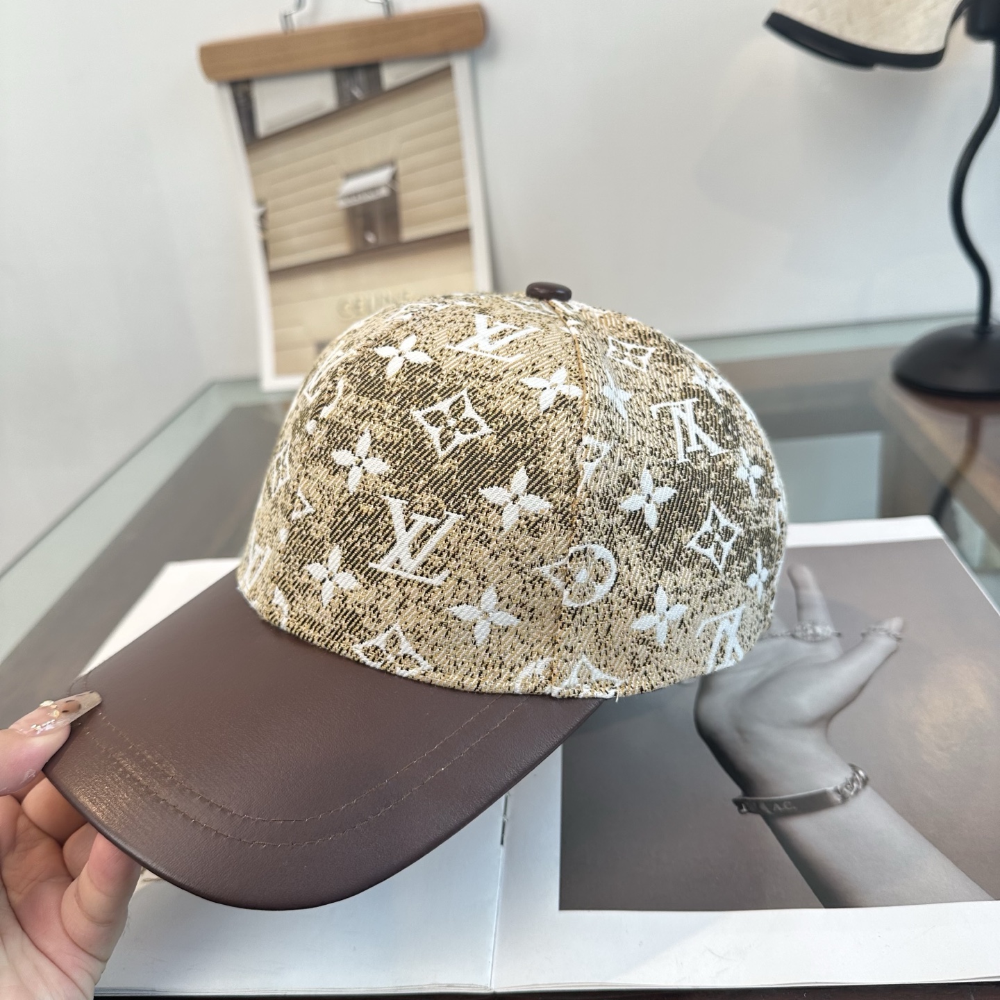 LV高仿卡其老花拼皮棒球帽 Monogram經典百搭遮陽帽| 8 LV高仿卡其老花拼皮棒球帽 Monogram經典百搭遮陽帽