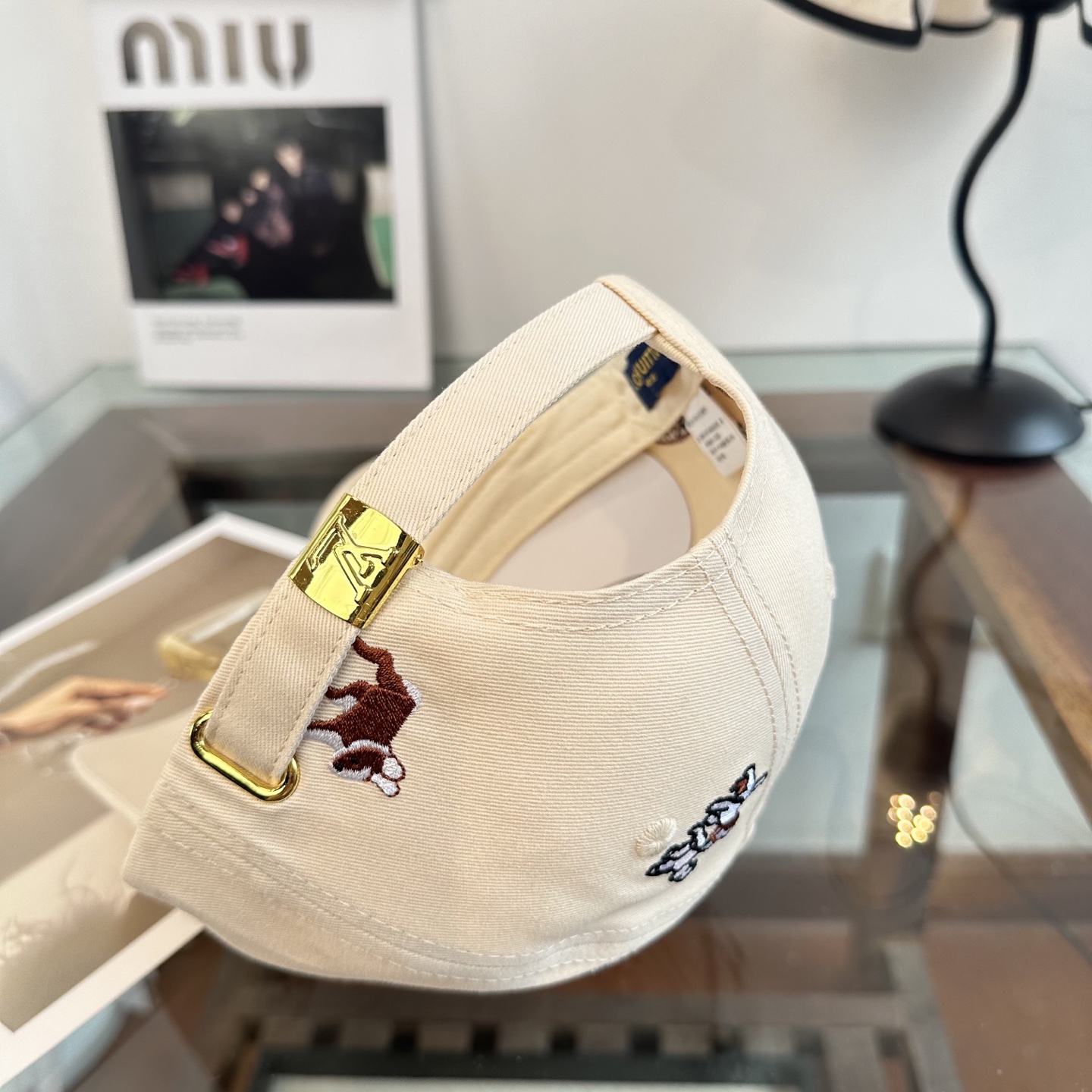 LV高仿動物刺繡卡其棒球帽 字母刺繡休閒百搭鴨舌帽| 15 LV高仿動物刺繡卡其棒球帽 字母刺繡休閒百搭鴨舌帽